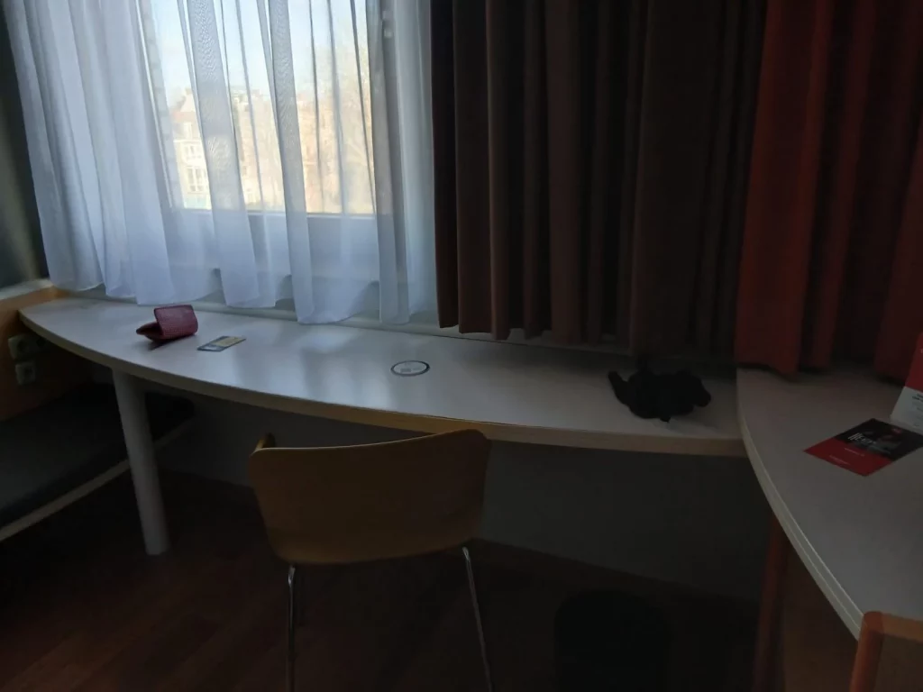 Ibis Hotel Bremen City - Unsere Erfahrung / Bewertung - Diesmal im Sommer 2 Ibis hotel bremen city schreibtisch erfahrung bewertung