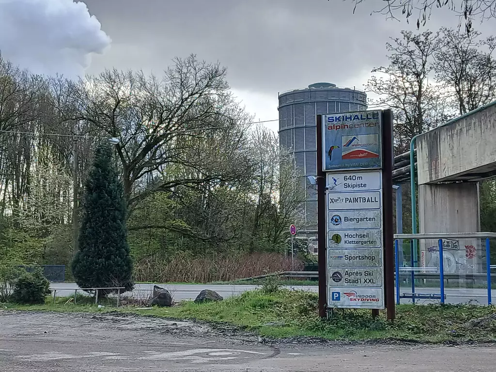 Skydiving Bottrop - Unser Erfahrungsbericht und die Bewertung (2026) 6 skydiving bottrop aussen 1