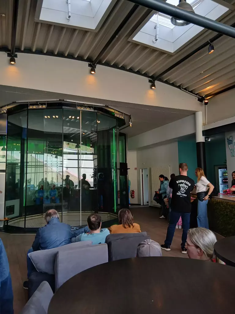 Skydiving Bottrop - Unser Erfahrungsbericht und die Bewertung (2026) 5 Skydiving Bottrop Foyer