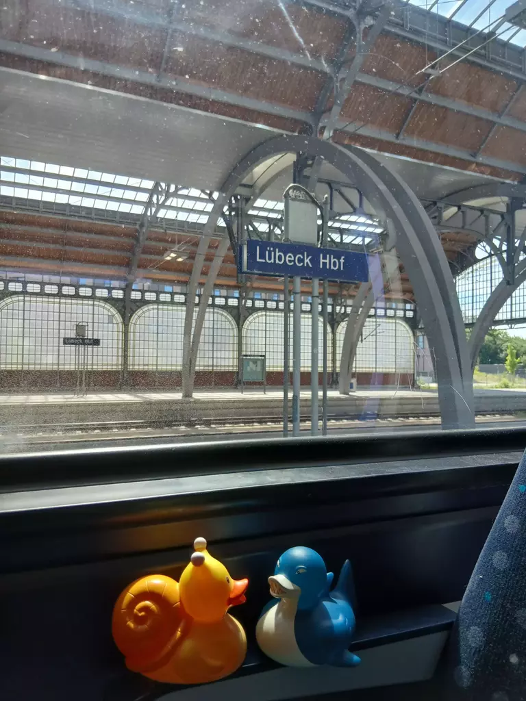 Lübeck HBF Entchen innen