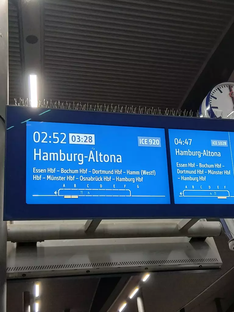 Hamburg - Wir kommen - Tag 1 – Nachtzug von Duisburg nach Hamburg 1 Nachtzug Anzeige