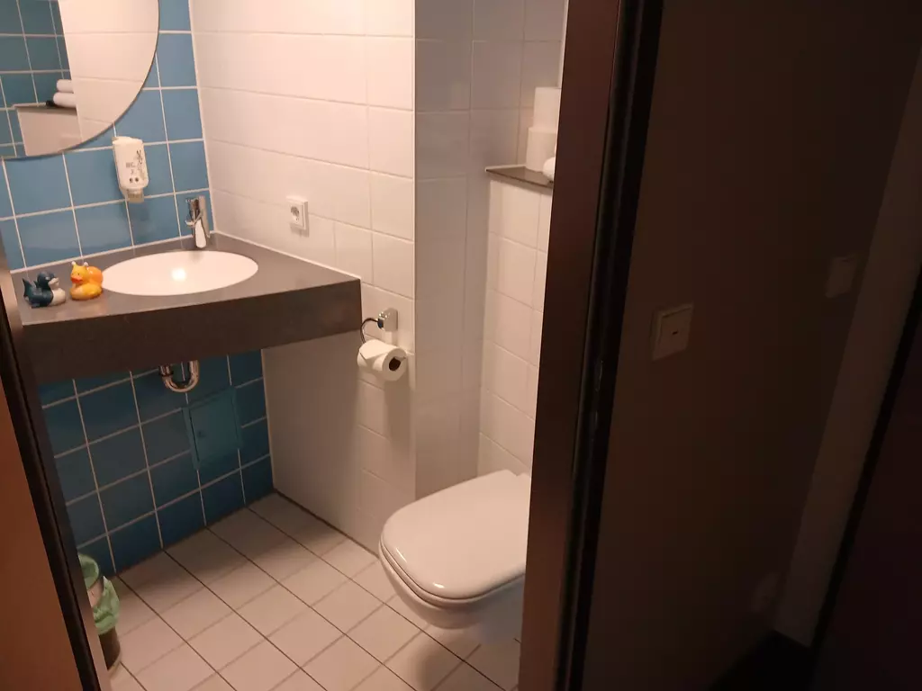 B&B Hotel Hamburg Wandsbek Zimmer Bad