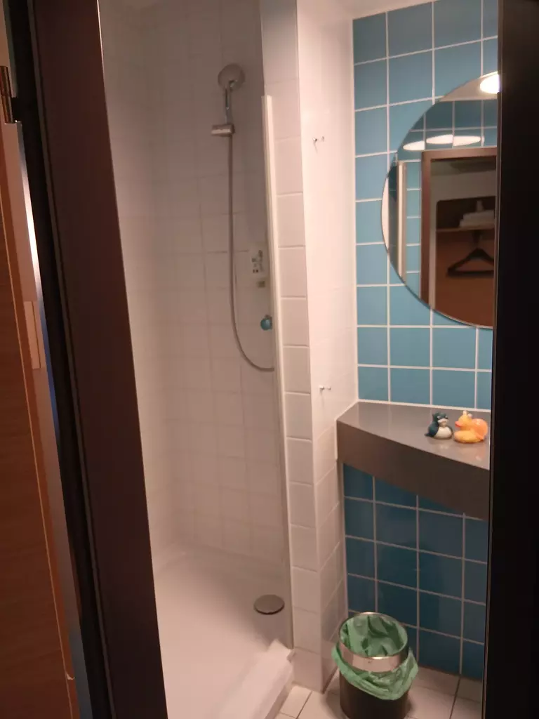 B&B Hotel Hamburg Wandsbek Zimmer Badezimmer