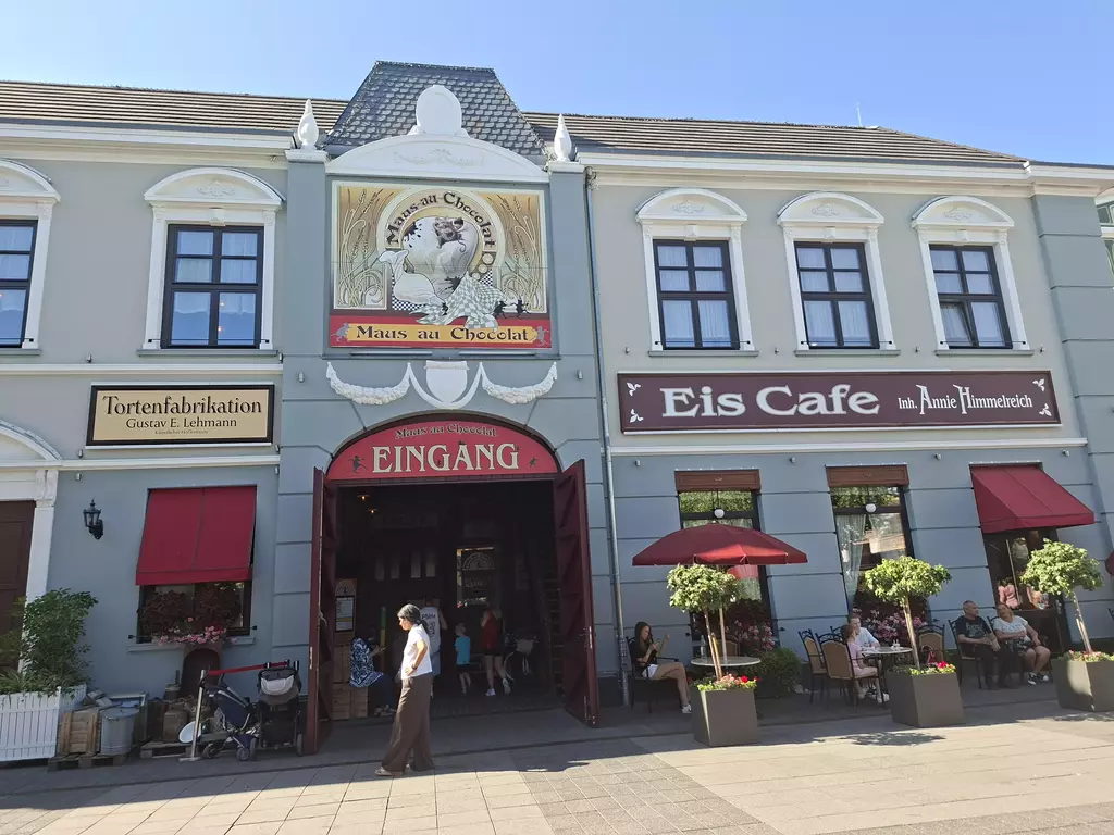 Phantasialand Sommerferien Deal 2026: Lohnt sich der Freizeitpark zum günstigen Preis? 14 Phantasialand Sommerferien Deal Verruecktes Haus Eingang