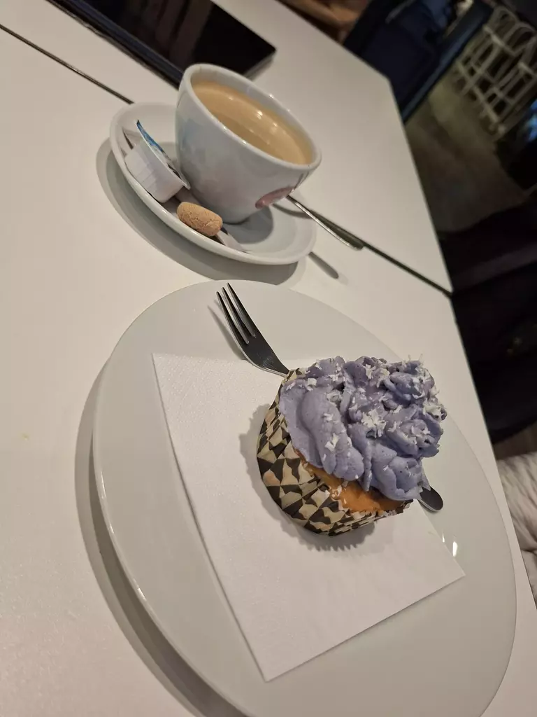 Henris Düsseldorf: Kaffee, Kuchen und ein kleines Loch im Portemonnaie 3 Henris Düsseldorf Muffin
