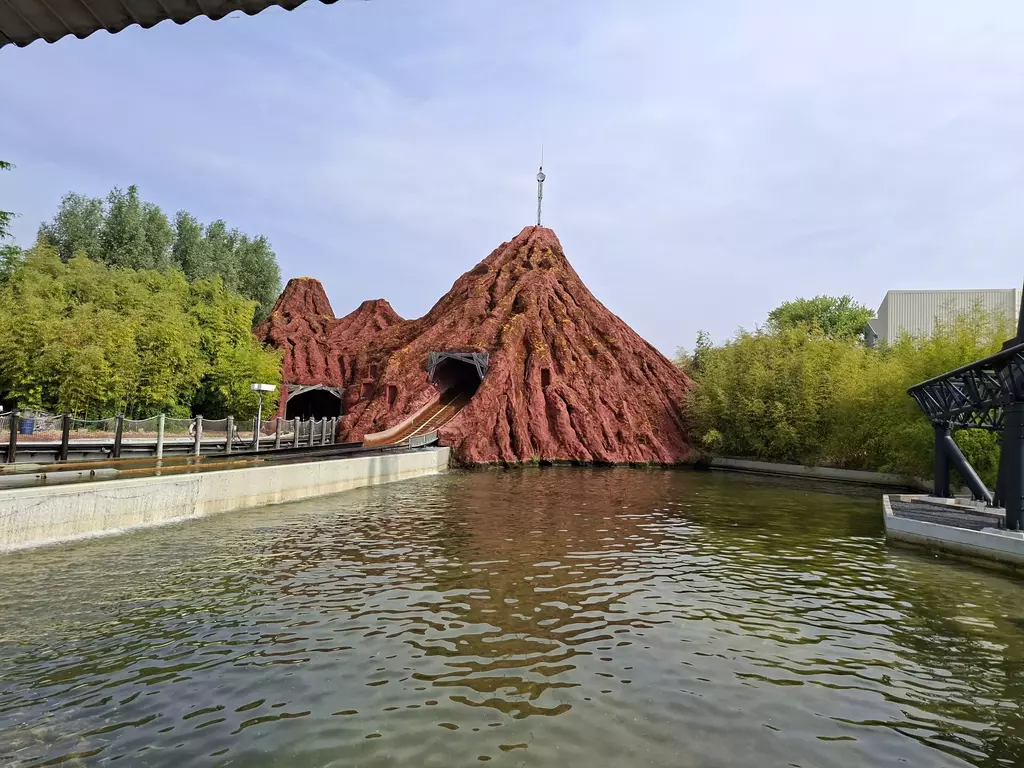 Movie Park Germany (2026) in Bottrop Kirchhellen! Groupon Deal 6 Movie Park Germany Area 51 Vulkan