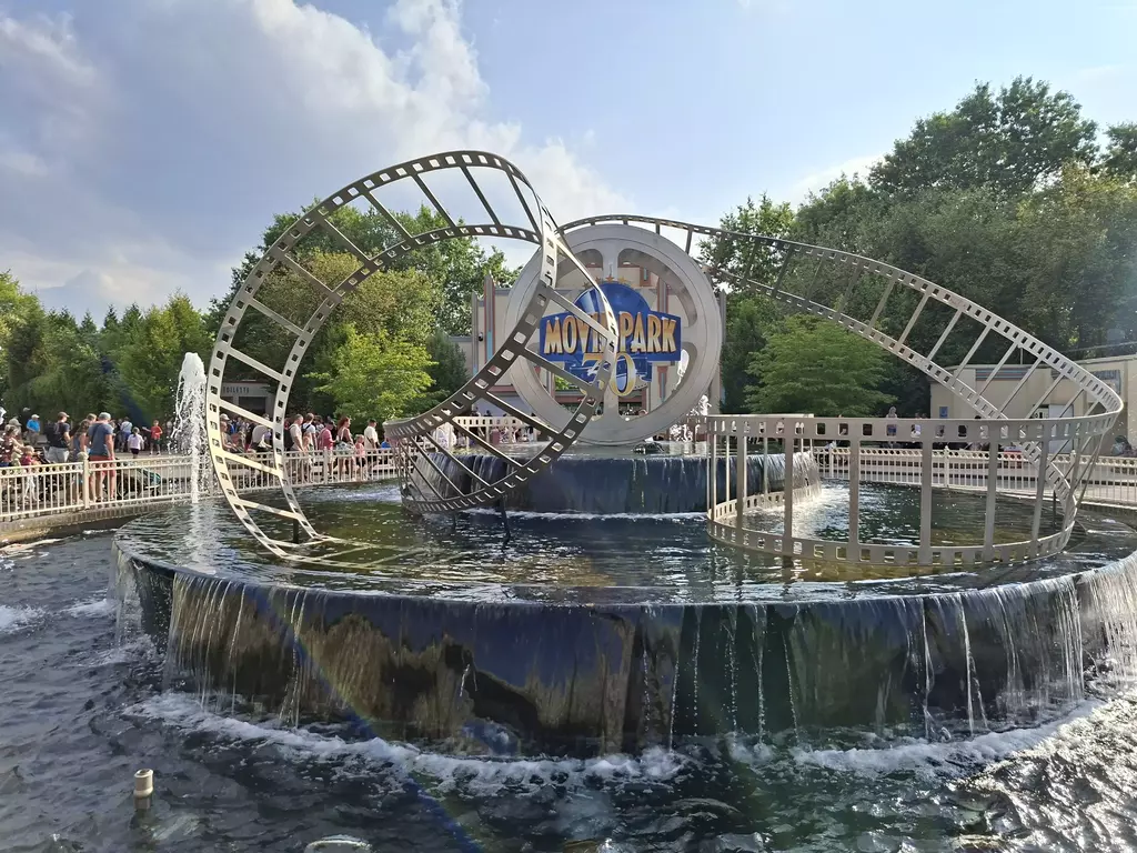 Movie Park Germany (2026) in Bottrop Kirchhellen! Groupon Deal 2 Movie Park Germany Brunnen
