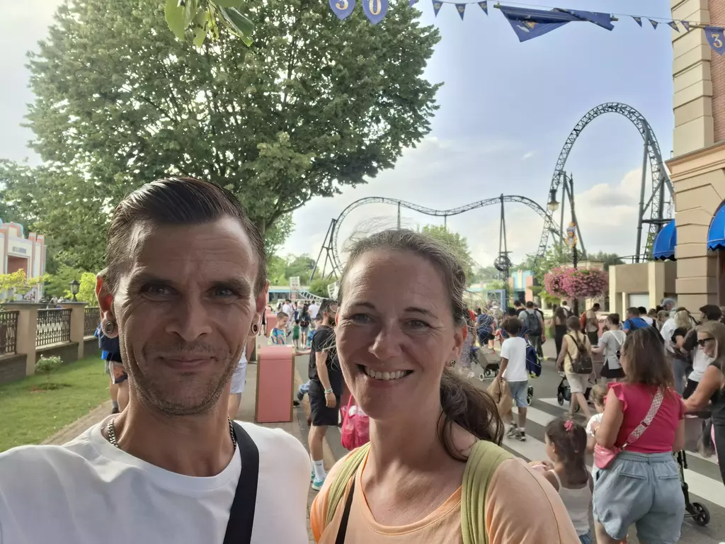 Movie Park Germany (2026) in Bottrop Kirchhellen! Groupon Deal 3 Movie Park Germany Eingangsbereich