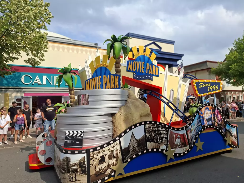 Movie Park Germany (2026) in Bottrop Kirchhellen! Groupon Deal 26 Movie Park Germany Parade