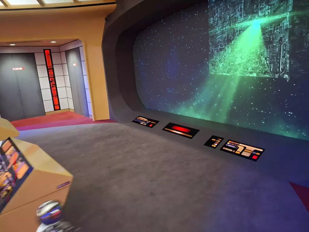 Movie Park Germany (2026) in Bottrop Kirchhellen! Groupon Deal 9 Movie Park Germany Star Trek Wartebereich