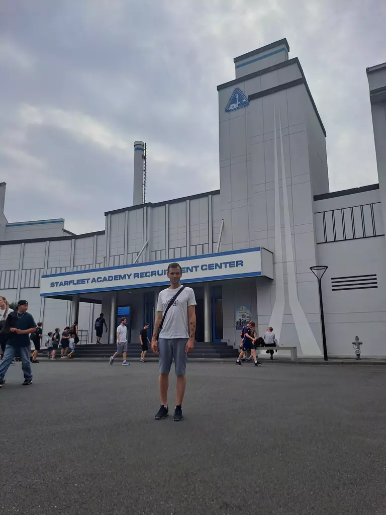 Movie Park Germany (2026) in Bottrop Kirchhellen! Groupon Deal 8 Movie Park Germany Star Trek Achterbahn Aussen