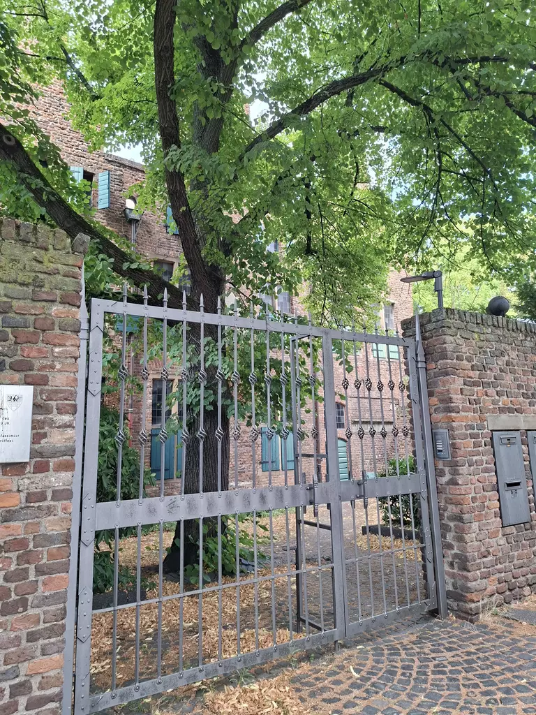 Paarzeit Schatzsuche - Duisburg Edition - Unser Erlebnis 3 Paarzeit Duisburg Eingangstor Dreigiebelhaus